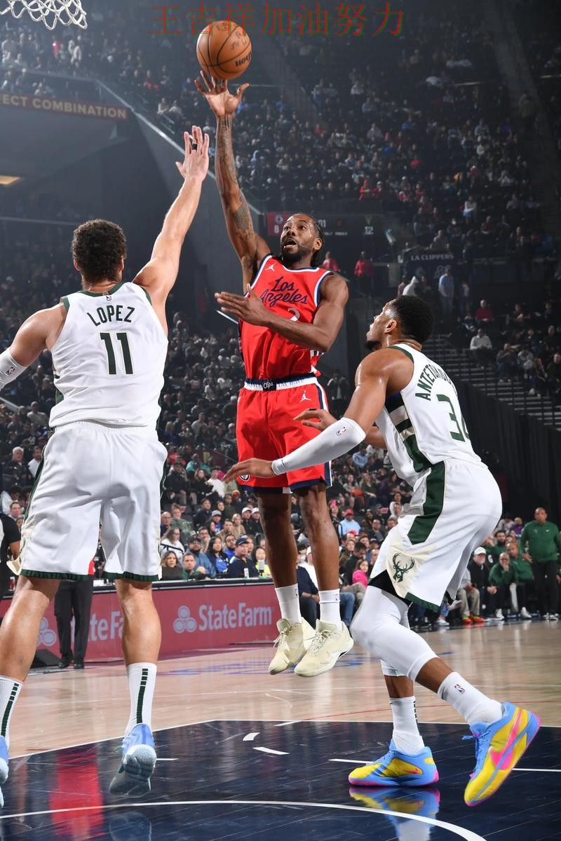 伦纳德高效输出展现核心价值 比赛走势引发热议