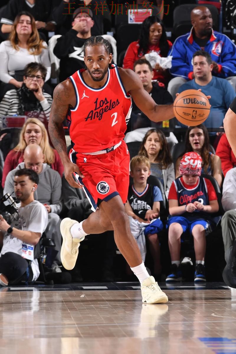 伦纳德高效输出展现核心价值 比赛走势引发热议